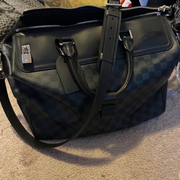 Louis Vuitton Travel Bag. - Picture 5 of 6